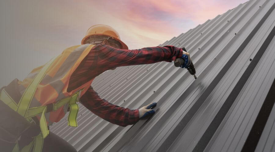 Professional gutter cleaning in Prairieburg, IA